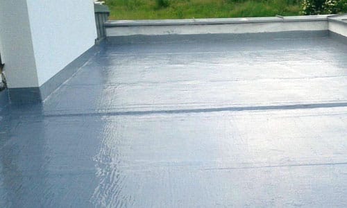 Flachdachabdichtung mit Flüssigkunststoff von ihrem Dachdecker PP Dachdesign
